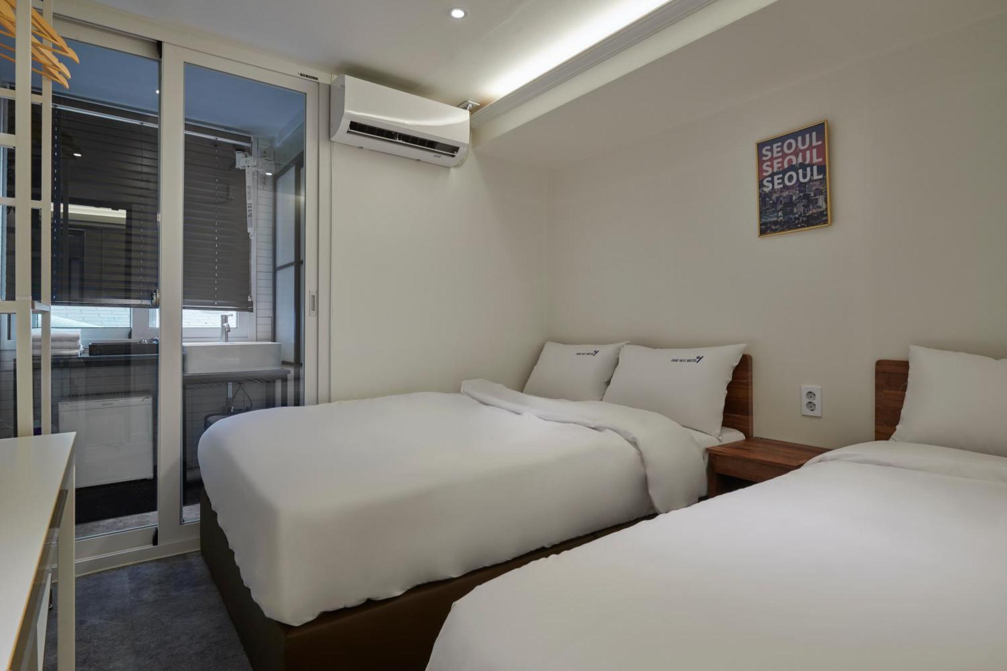 Eight Rest Hostel Myeongdong Сеул Екстер'єр фото