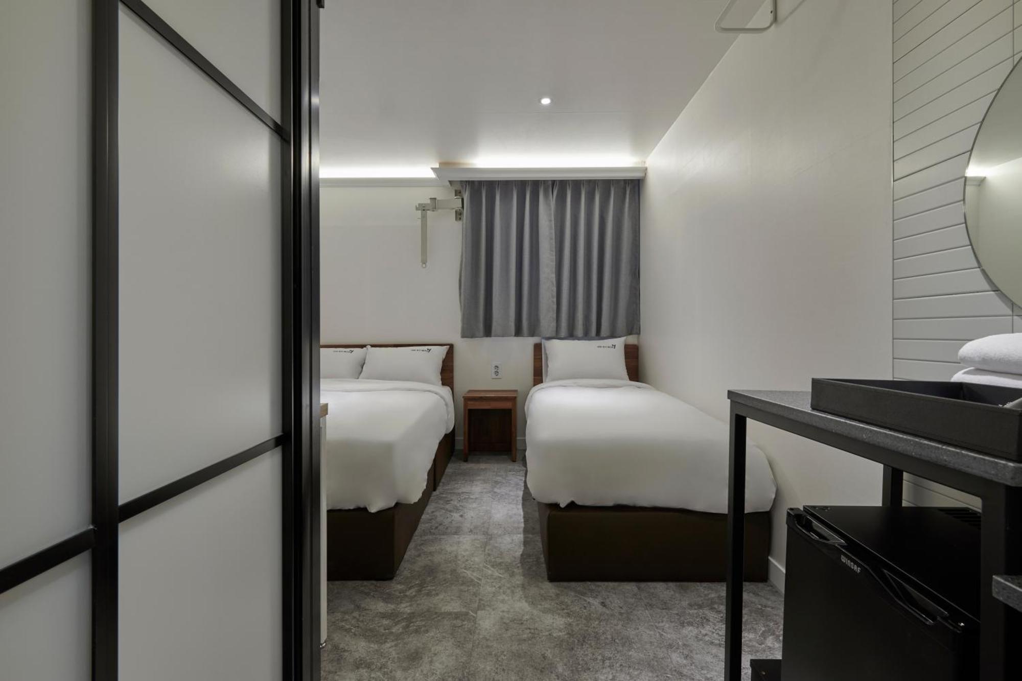 Eight Rest Hostel Myeongdong Сеул Екстер'єр фото